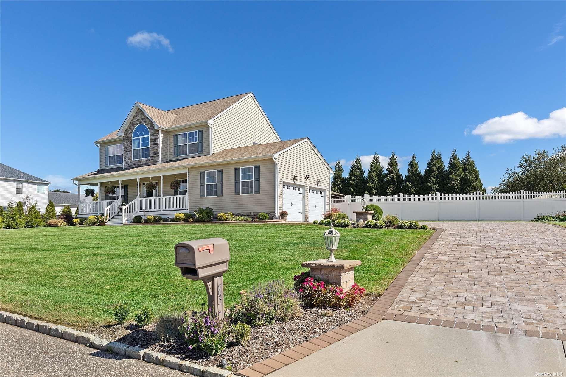Sycamore Dr, East Moriches, NY 11940