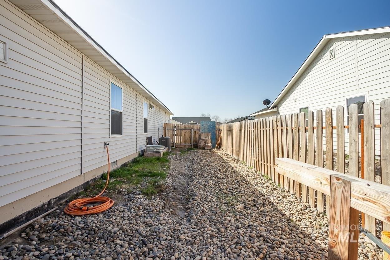 Bainbridge St, Caldwell, ID 83607