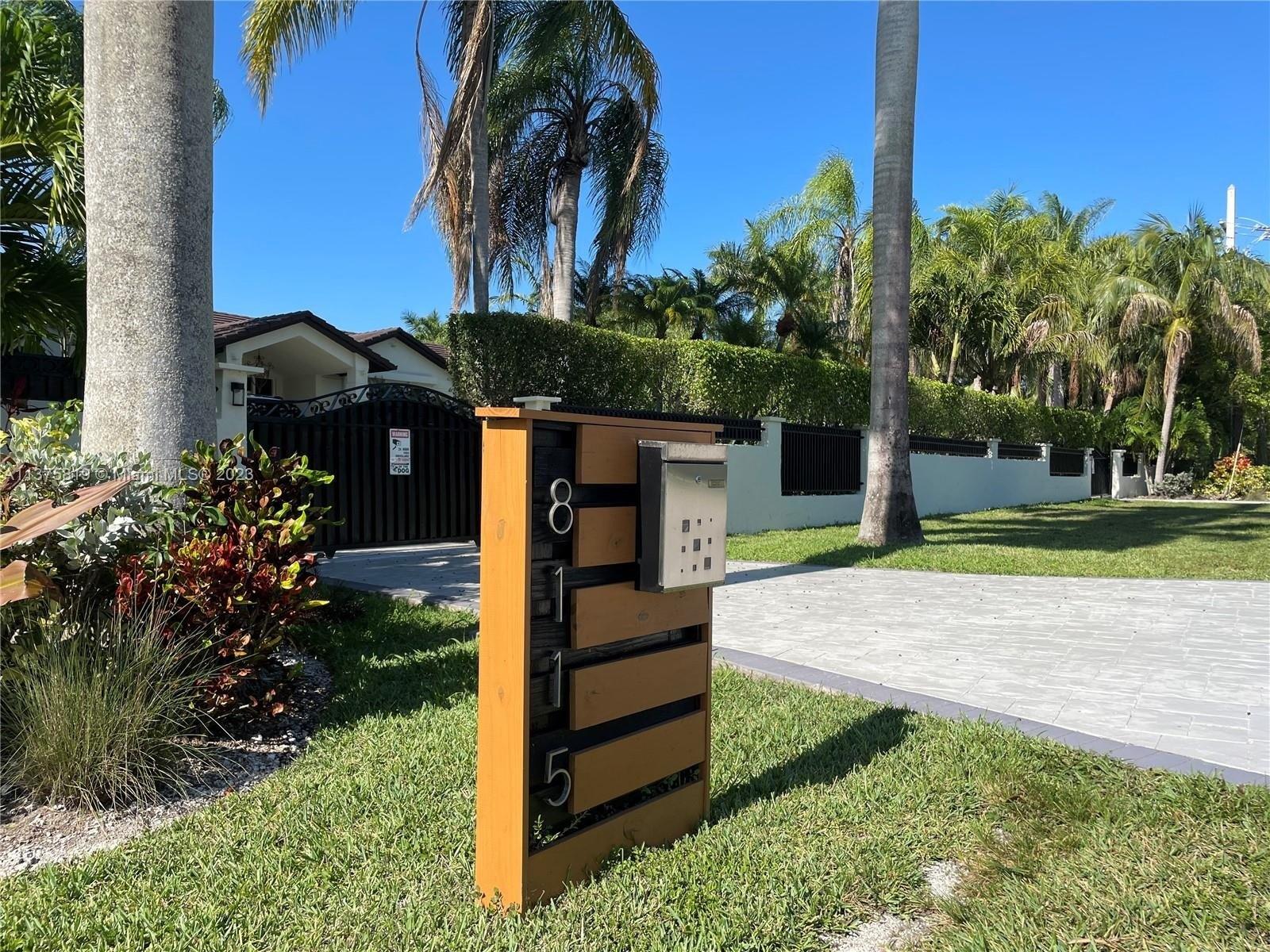 Sw 184th St, Palmetto Bay, FL 33157