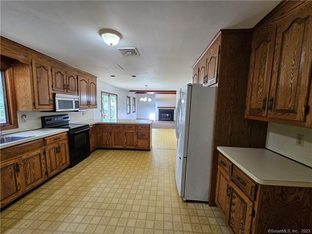 N Peters Ln, Stratford, CT 06614