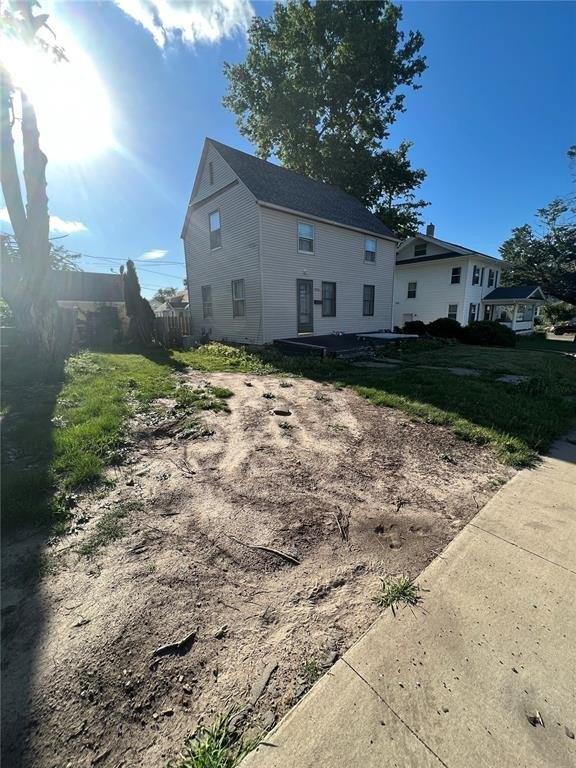 Highland Dr Nw, Cedar Rapids, IA 52405