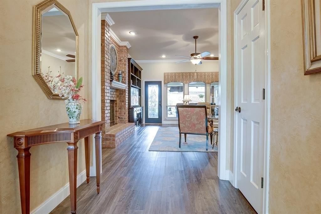 Cottonwood Ln, Hurst, TX 76054