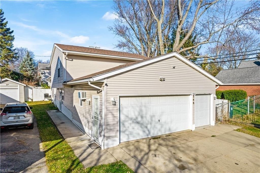 Clinton Ave, Akron, OH 44301