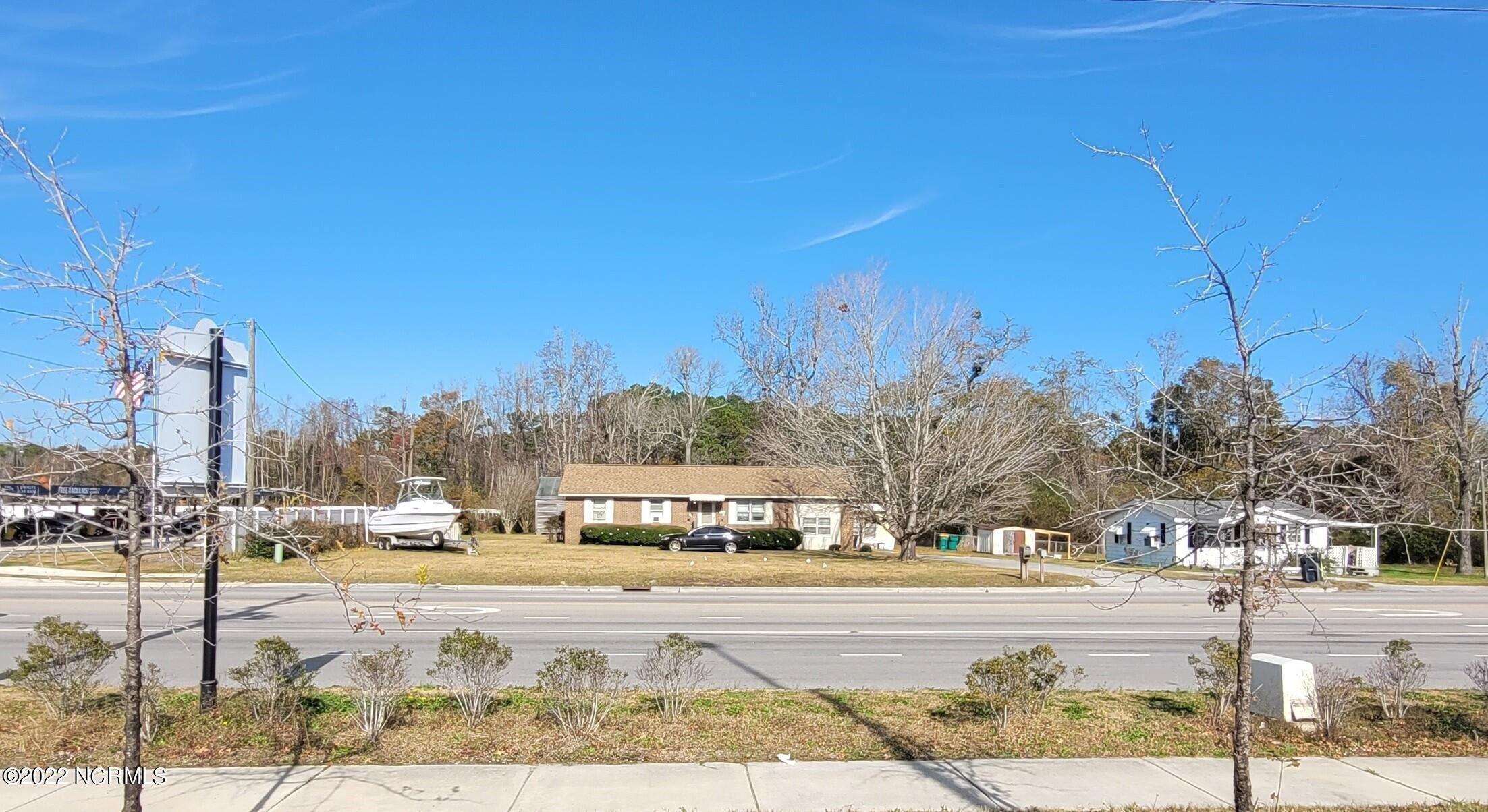 W Corbett Ave, Swansboro, NC 28584