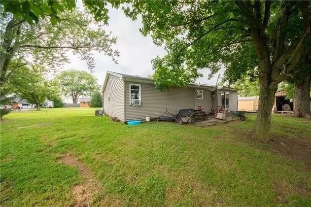 N Dellasburg Rd, Columbus, IN 47203
