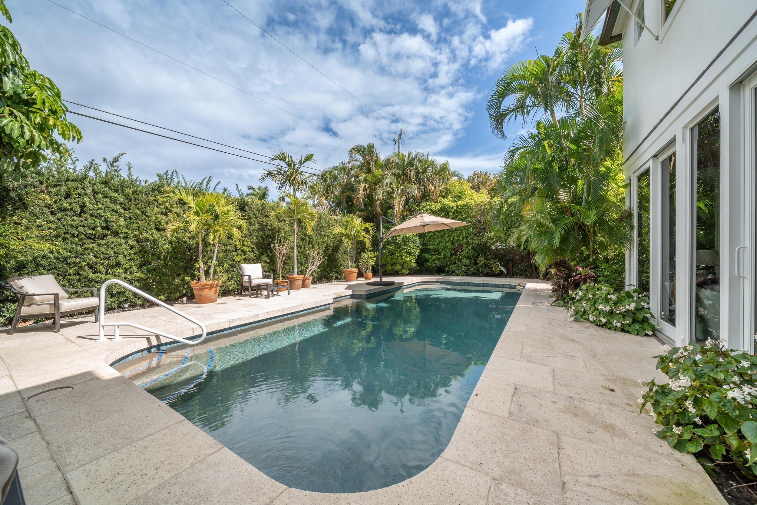 Queens Ln, Palm Beach, FL 33480