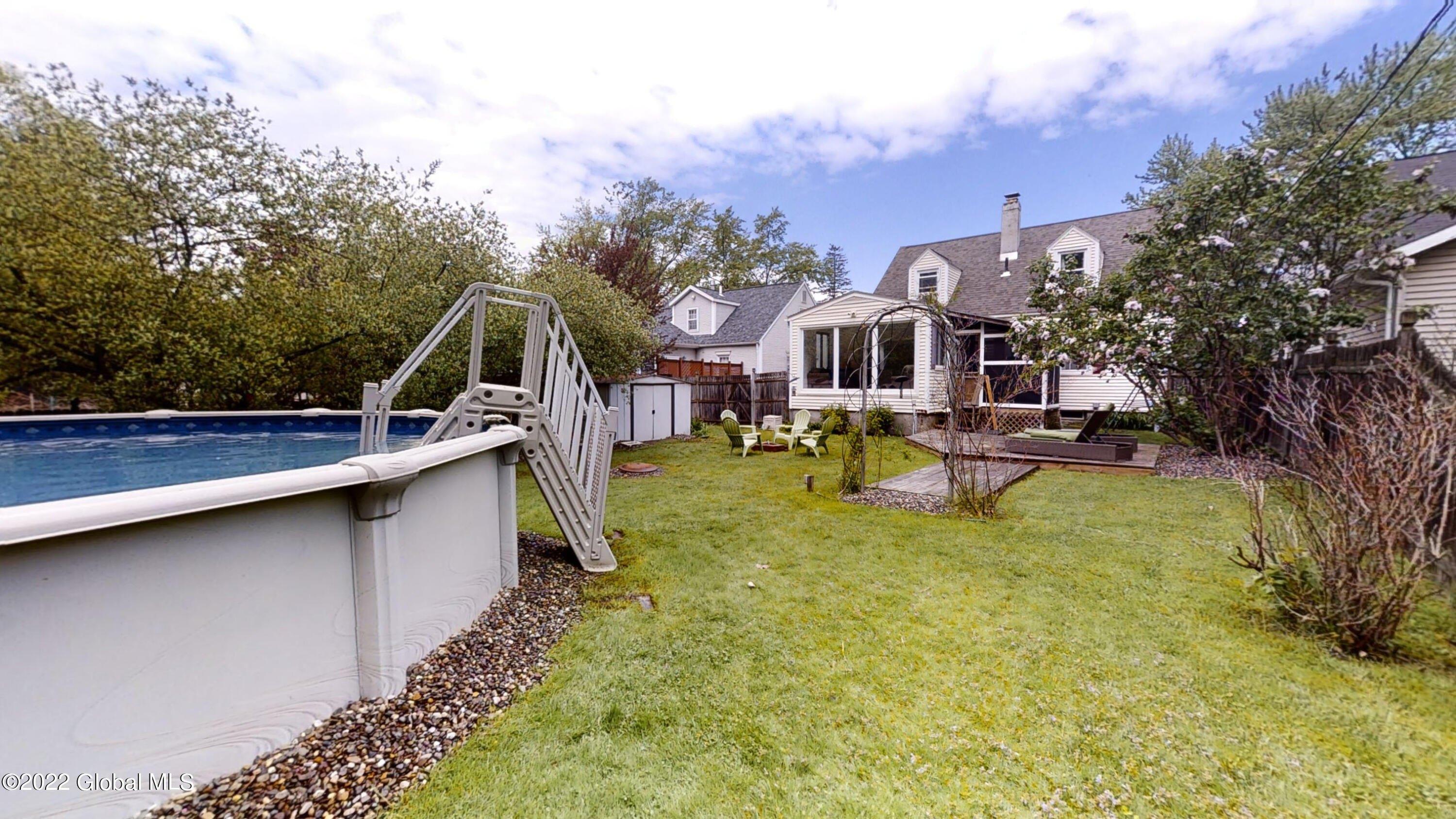 Niskayuna Dr, Schenectady, NY 12309