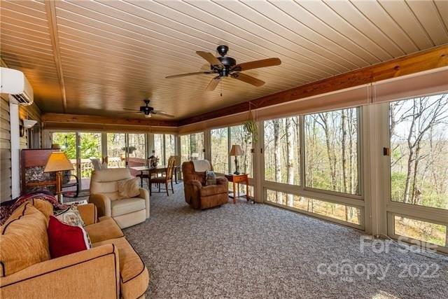 Udvawadulisi Ct, Brevard, NC 28712