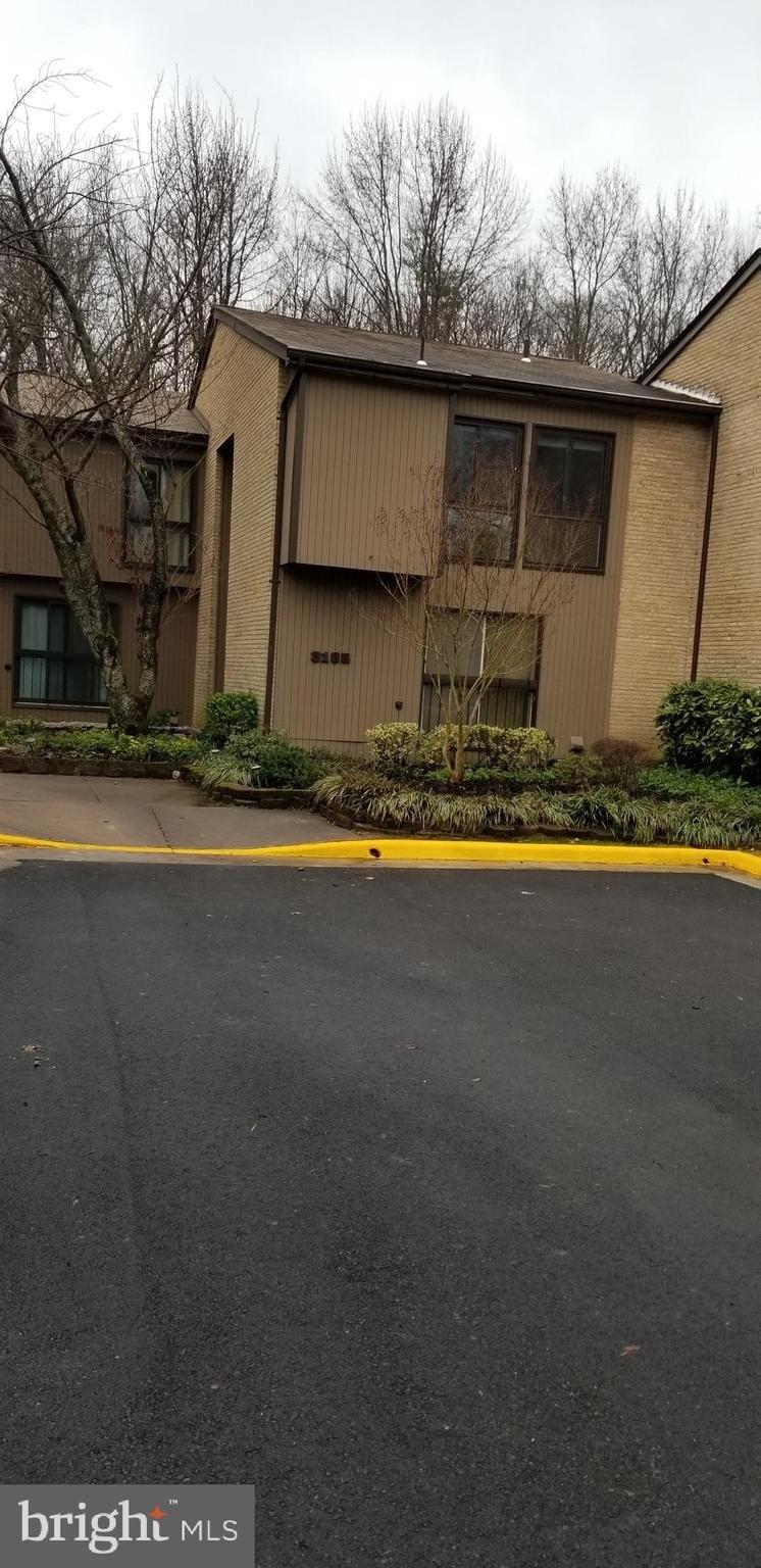Colchester Brook Ln, Fairfax, VA 22031