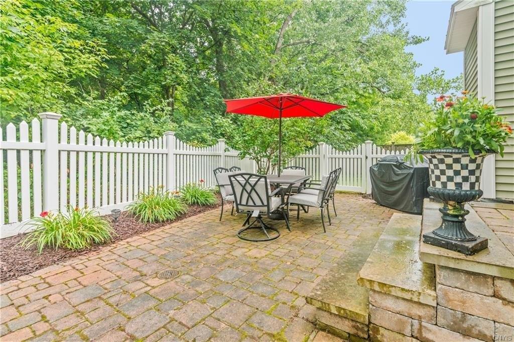 Hunt Dr, Fayetteville, NY 13066