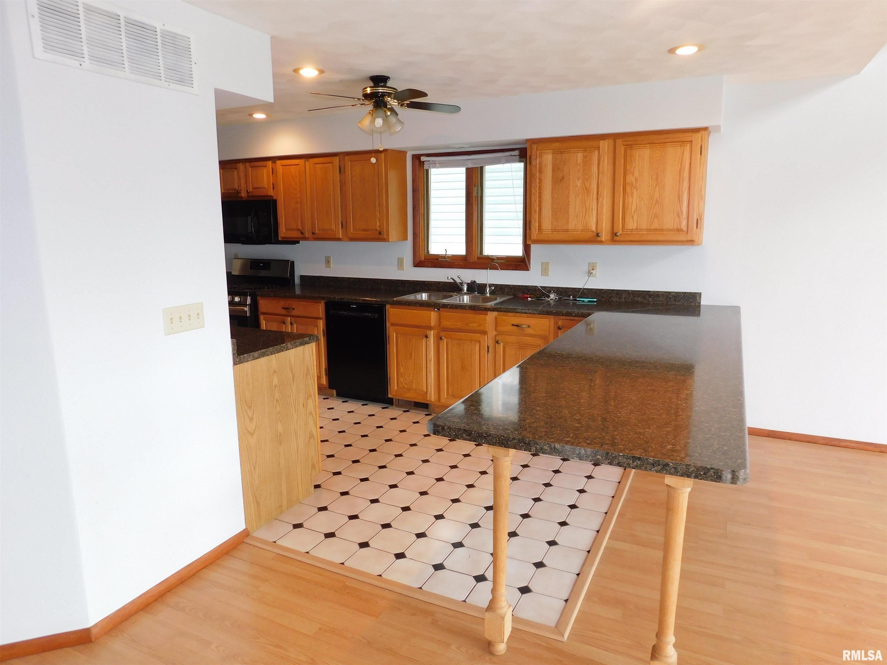 S Shore Dr, Moline, IL 61265
