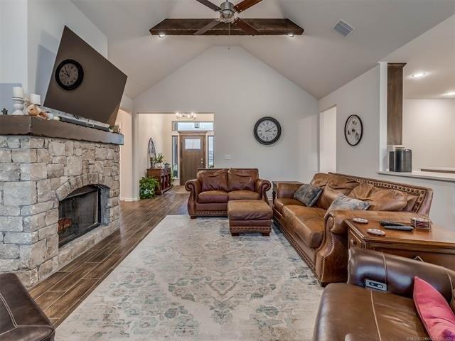 S Woodland Ave, Sand Springs, OK 74063