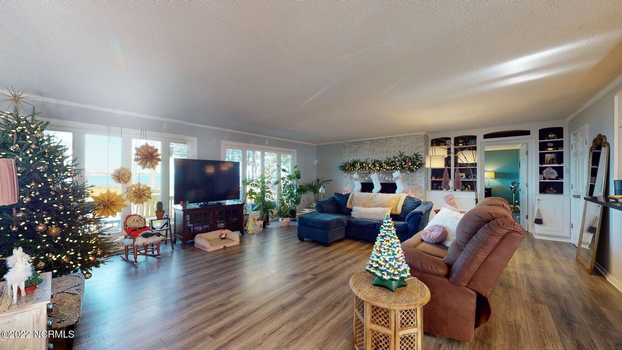 Oakleaf Dr, Atlantic Beach, NC 28512