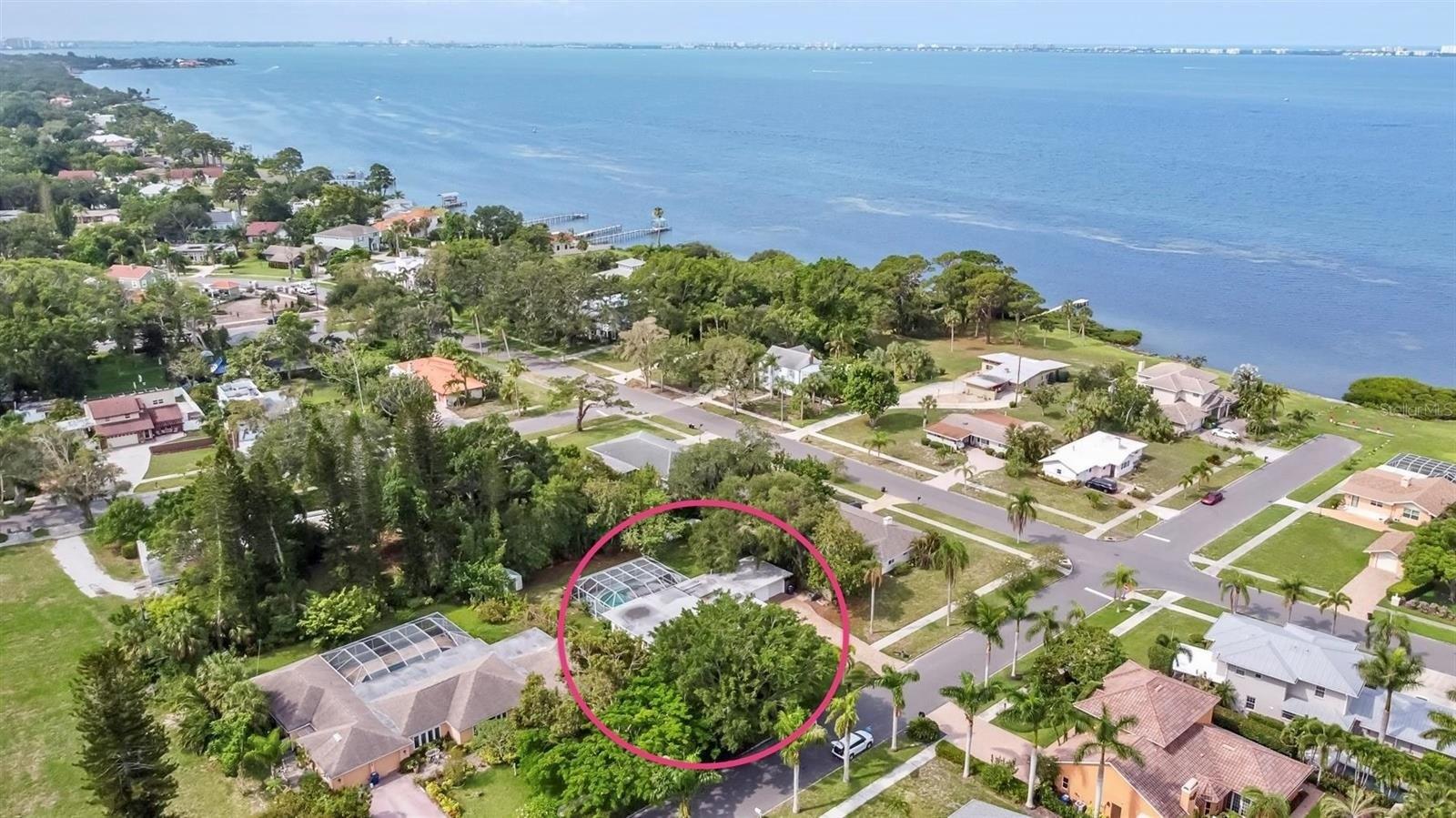 Gaines Ave, Sarasota, FL 34243