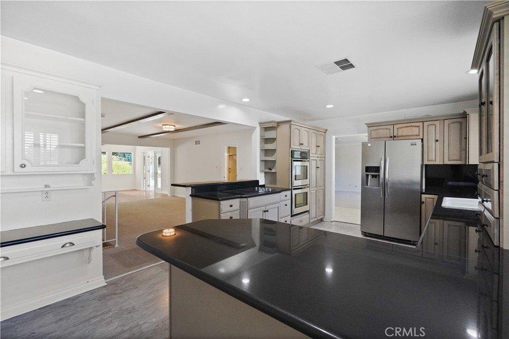 Rosa Rd, Woodland Hills, CA 91364