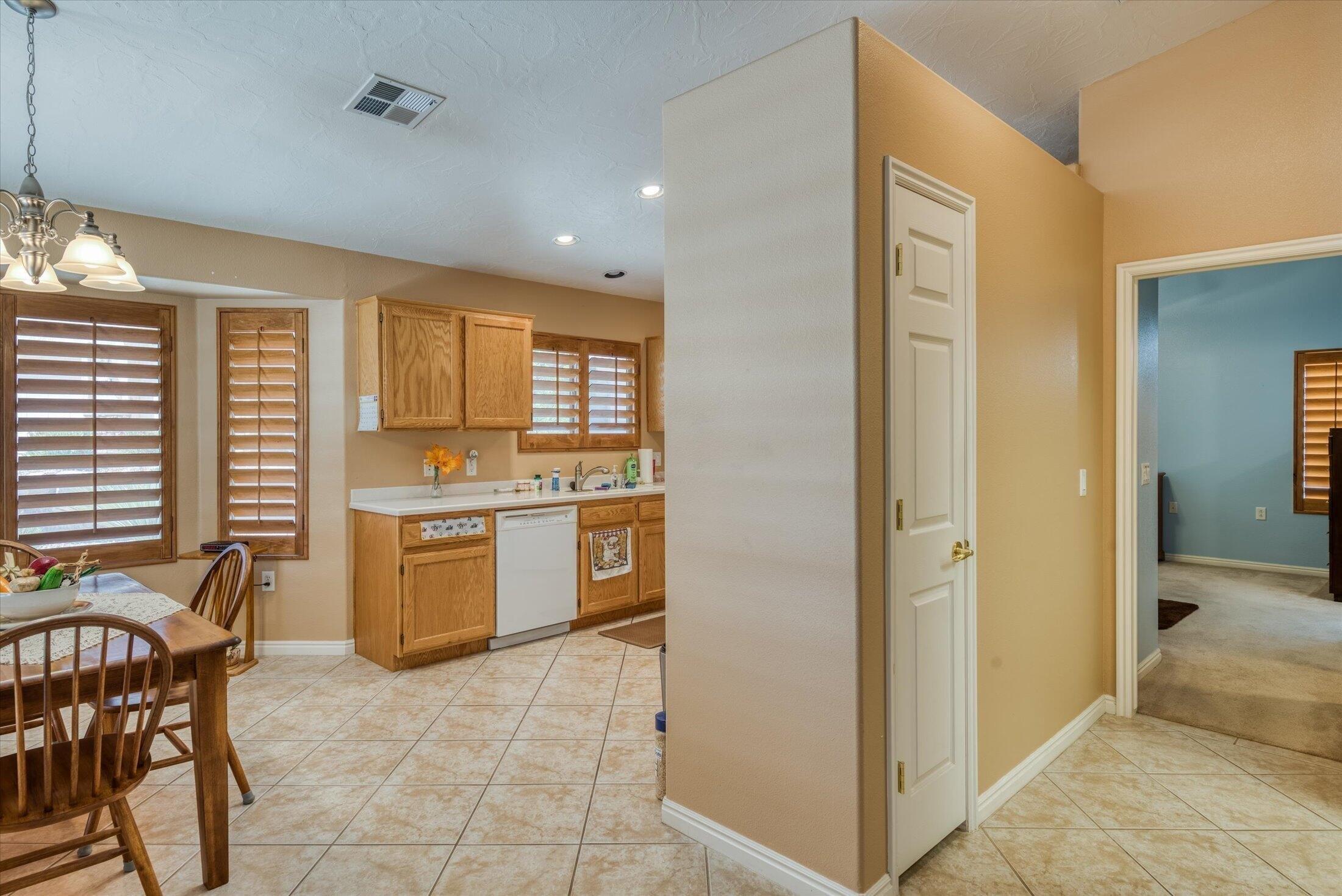 W Summer Poppy Dr, Saint George, UT 84790