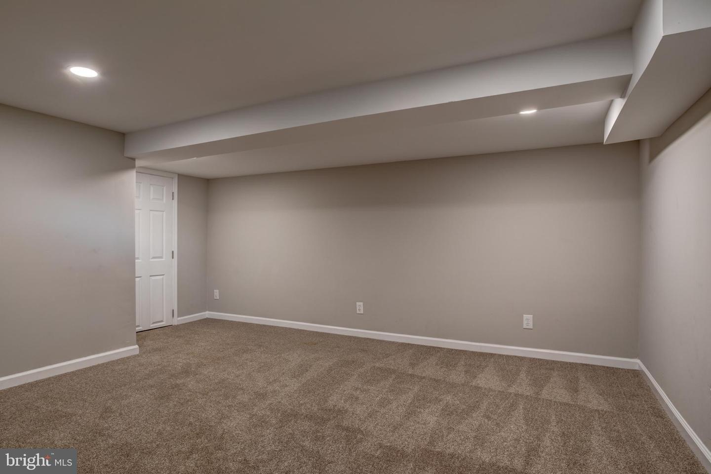 Taylor Dr, Folcroft, PA 19032