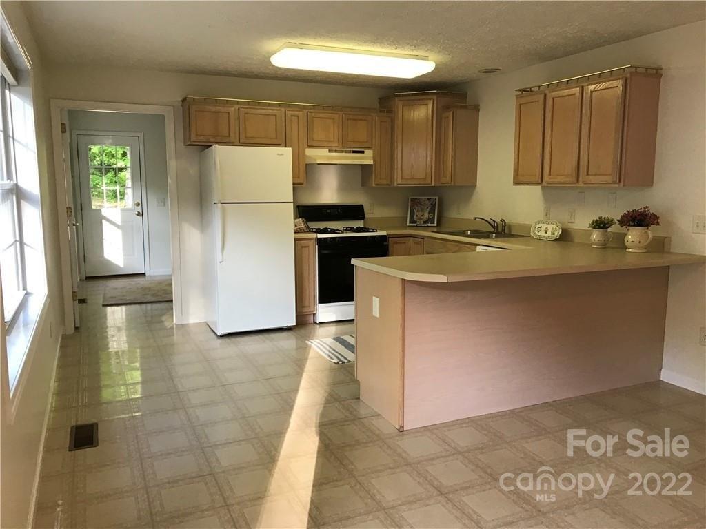 Pilgrim Ln, Waynesville, NC 28785
