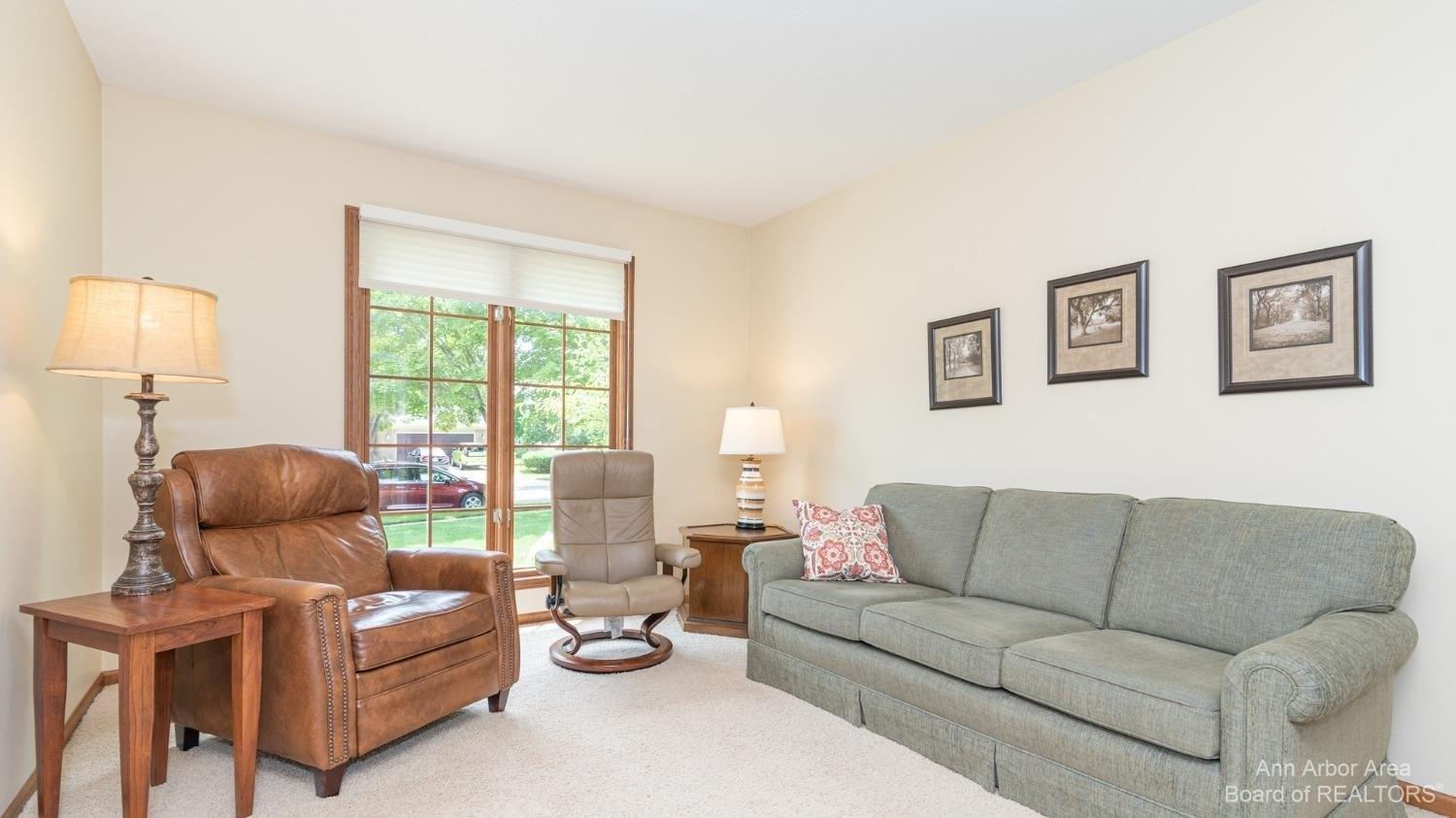 Woodhill Dr, Saline, MI 48176