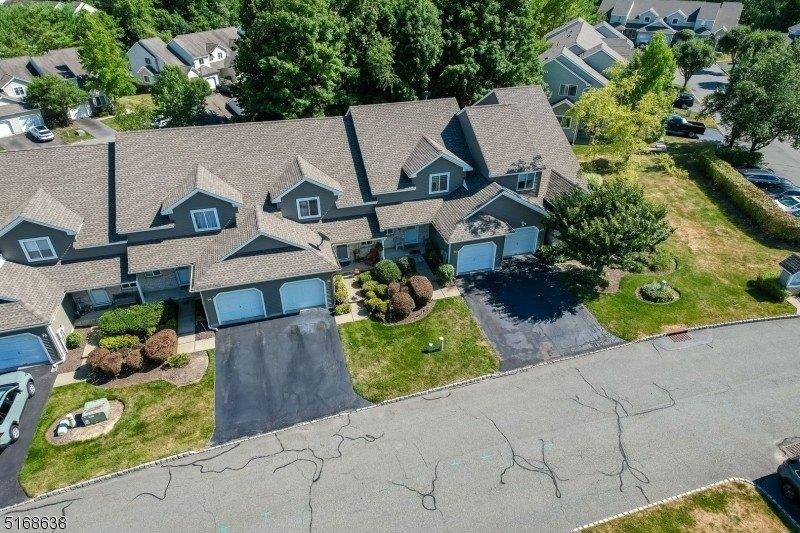 Sundance Ter, Hamburg, NJ 07419