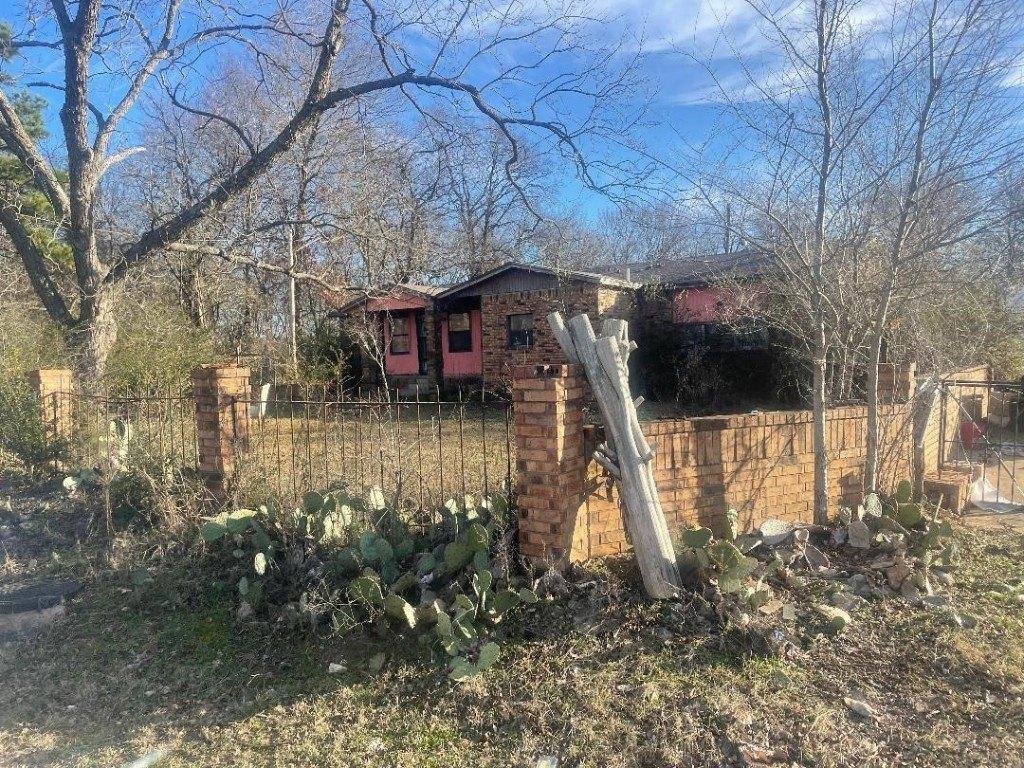 E Hayes St, Okmulgee, OK 74447