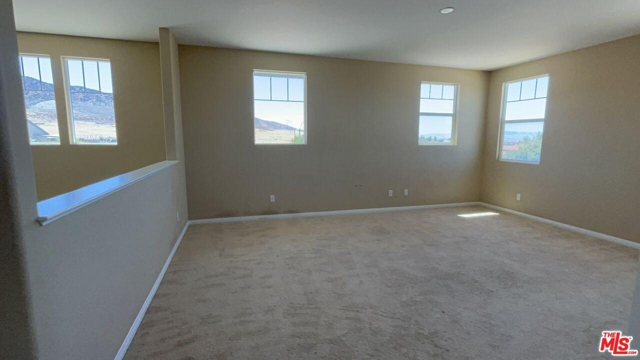 Retsina St, Palmdale, CA 93551
