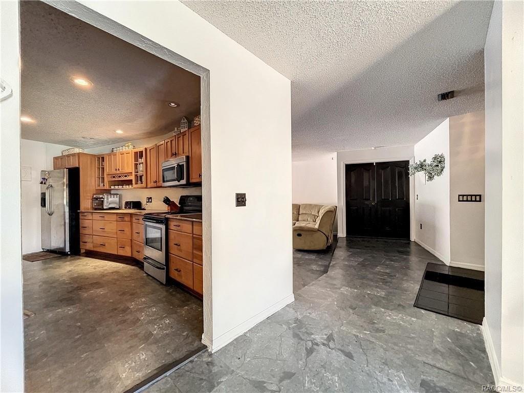 N Hollywood Cir, Crystal River, FL 34429