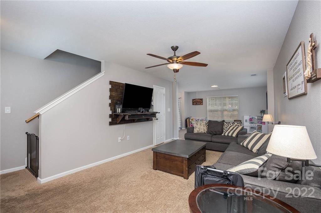 Broad Leaf Ct, Dallas, NC 28034