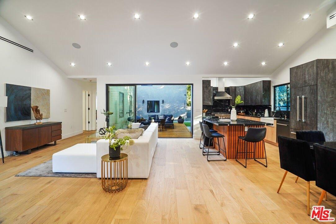 Valley Spring Ln, North Hollywood, CA 91602