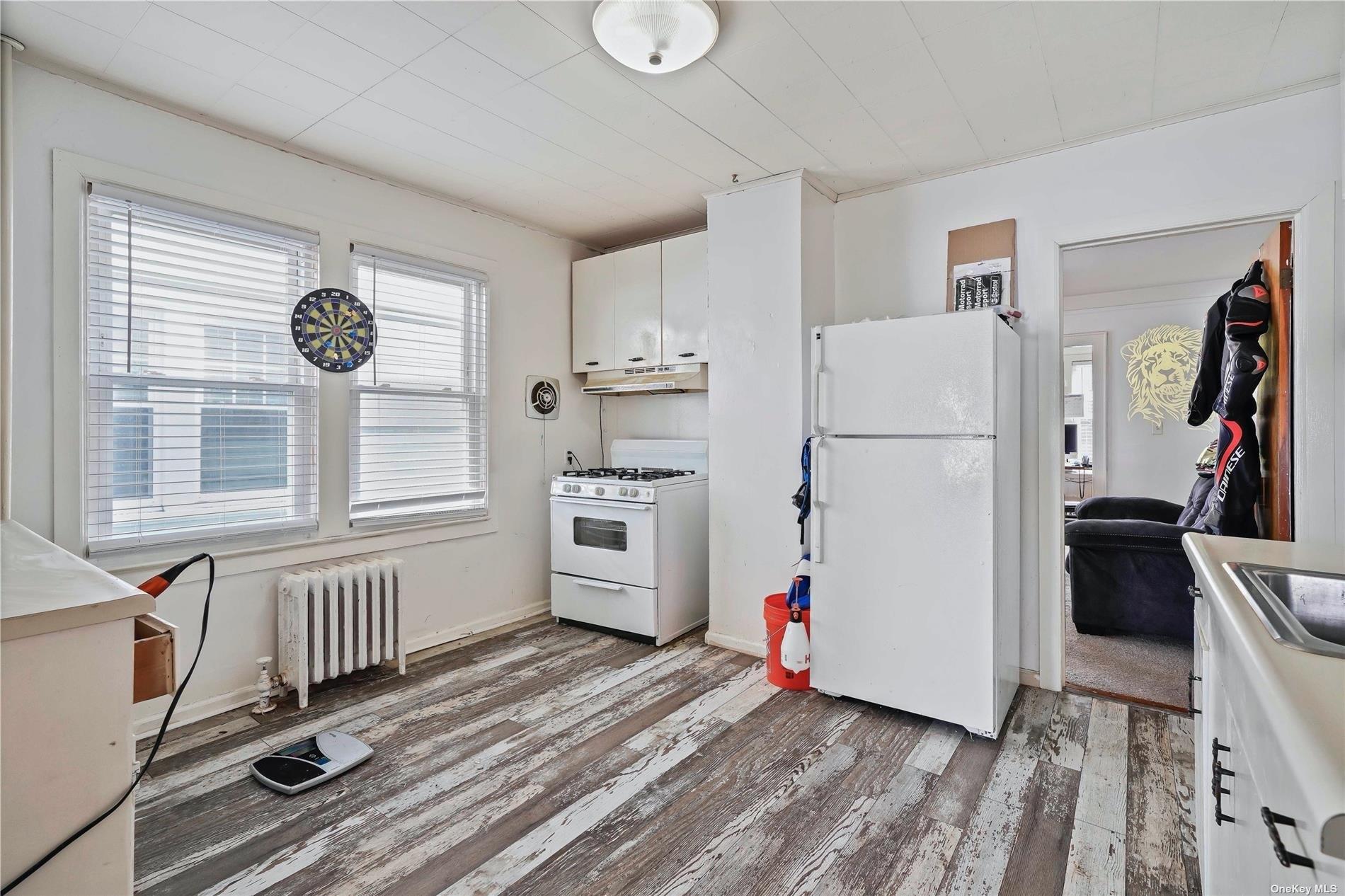 13th Ave, College Point, NY 11356