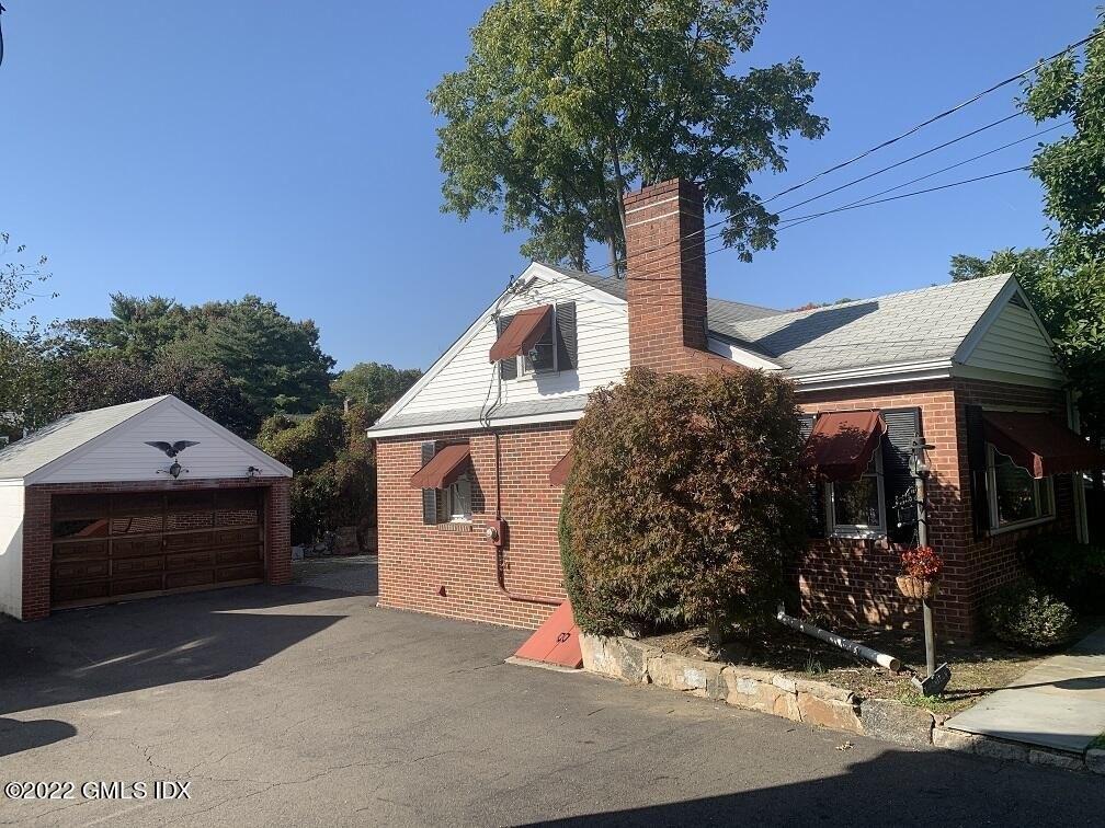 Spezzano Dr, Riverside, CT 06878