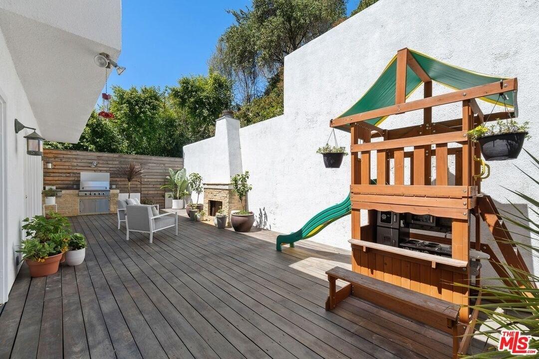 Yoakum Dr, Beverly Hills, CA 90210