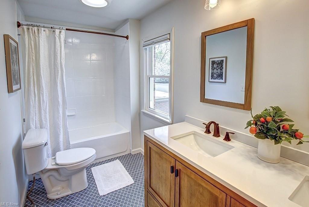 Faversham Rd, Cleveland, OH 44118