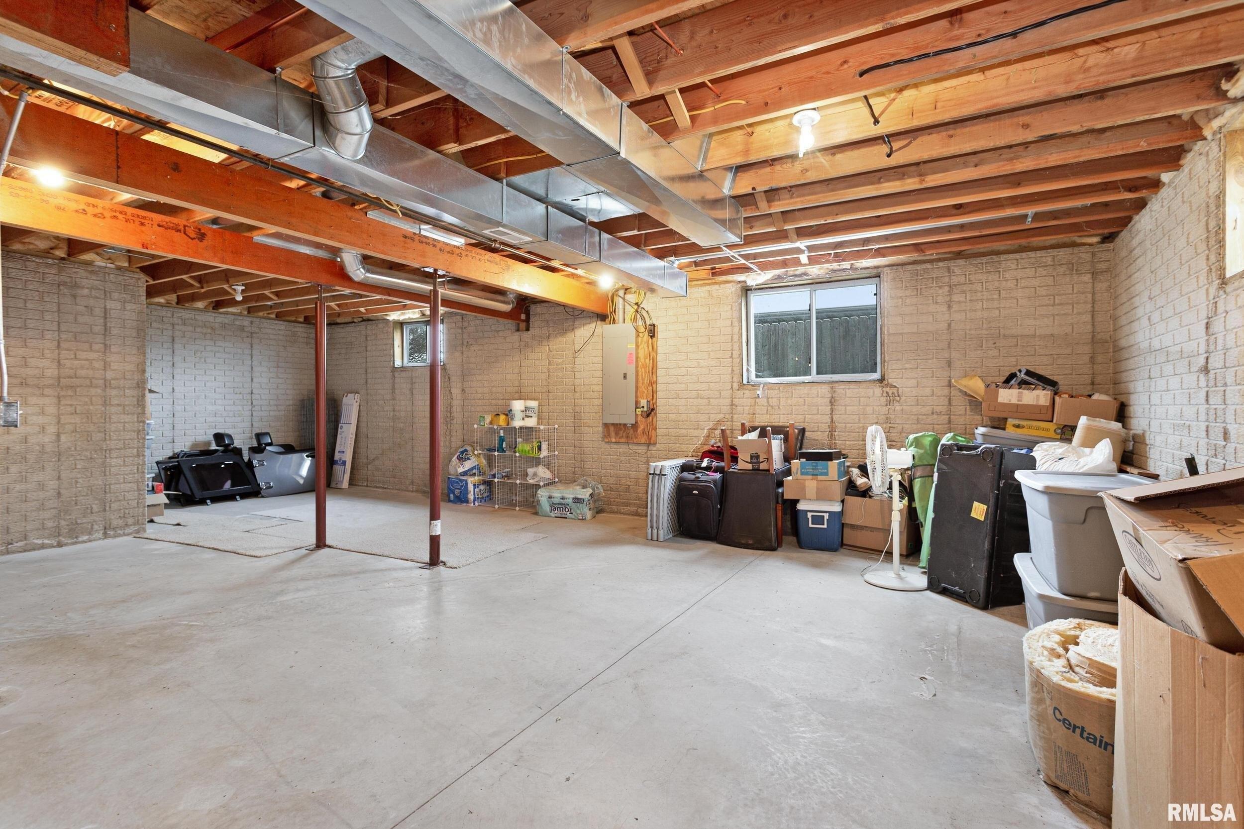 W 66th St, Davenport, IA 52806