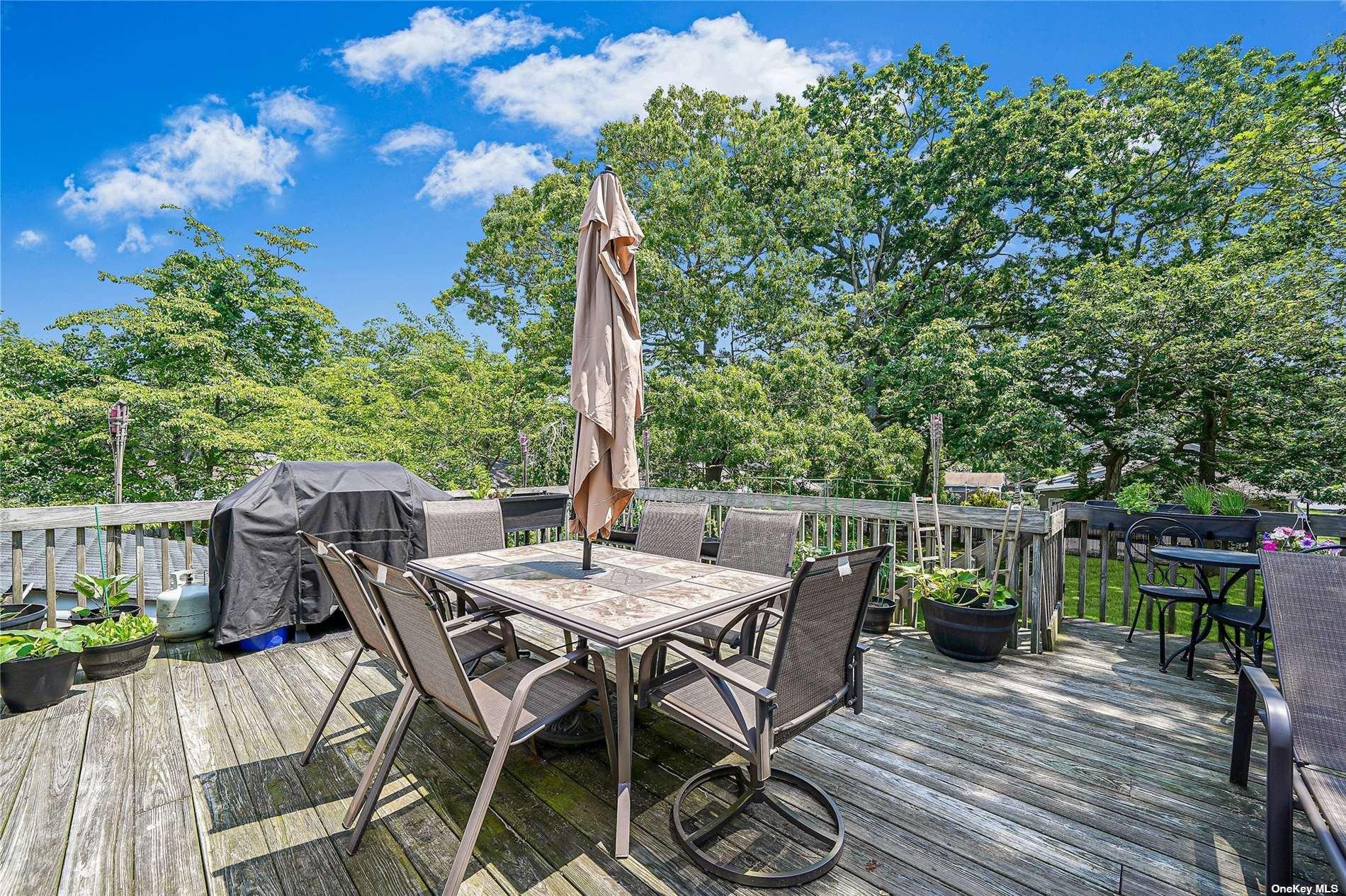 Pine Neck Ave, East Patchogue, NY 11772