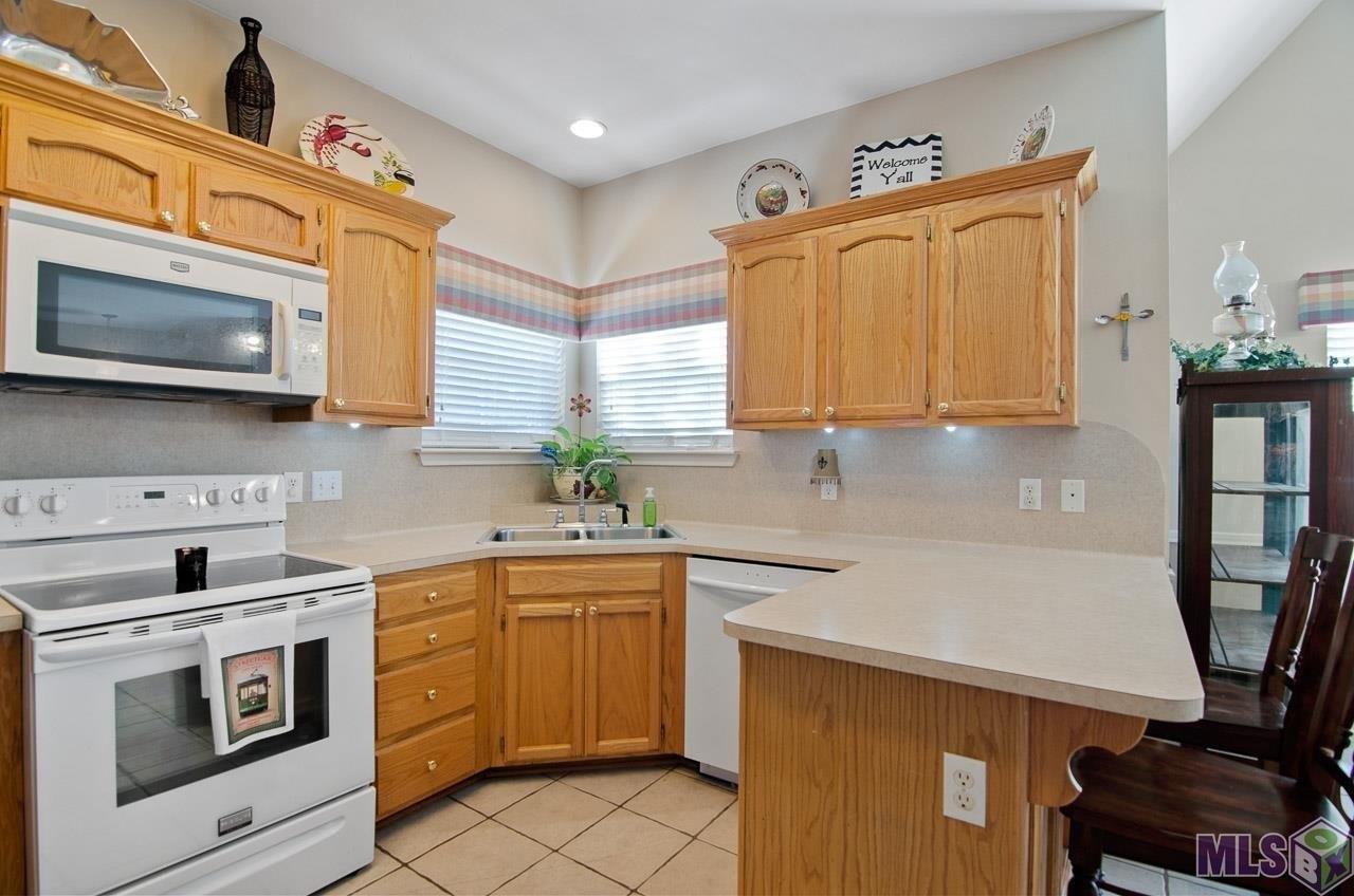 Whispering Oaks Dr, Gonzales, LA 70737