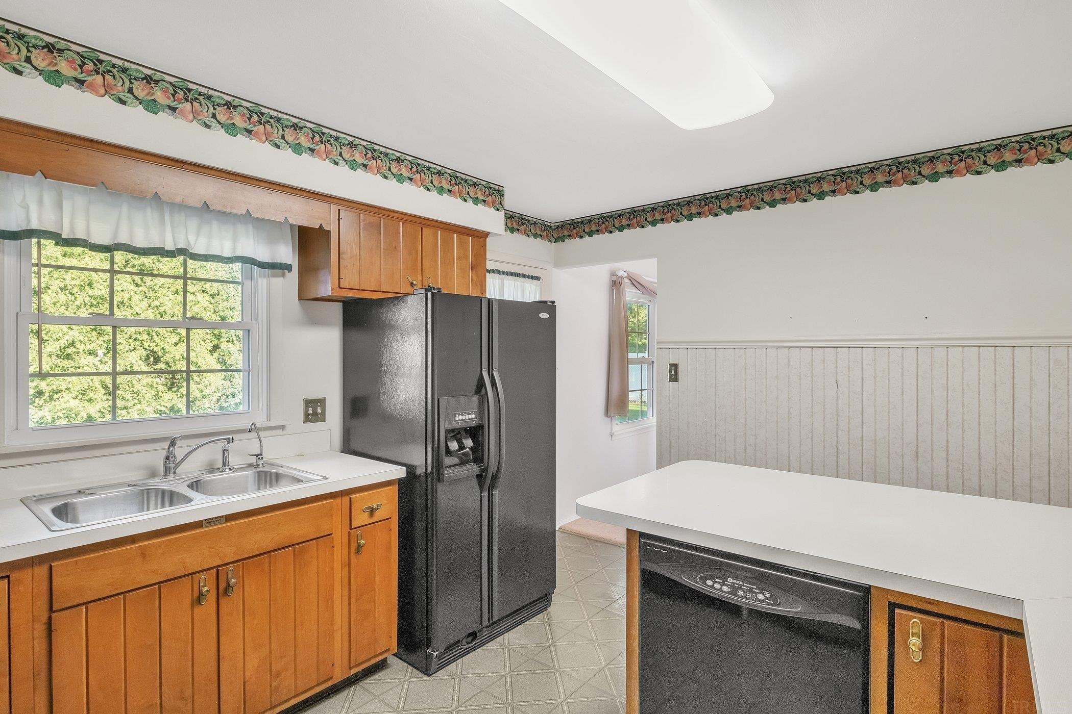 Ash Dr W, Elkhart, IN 46514
