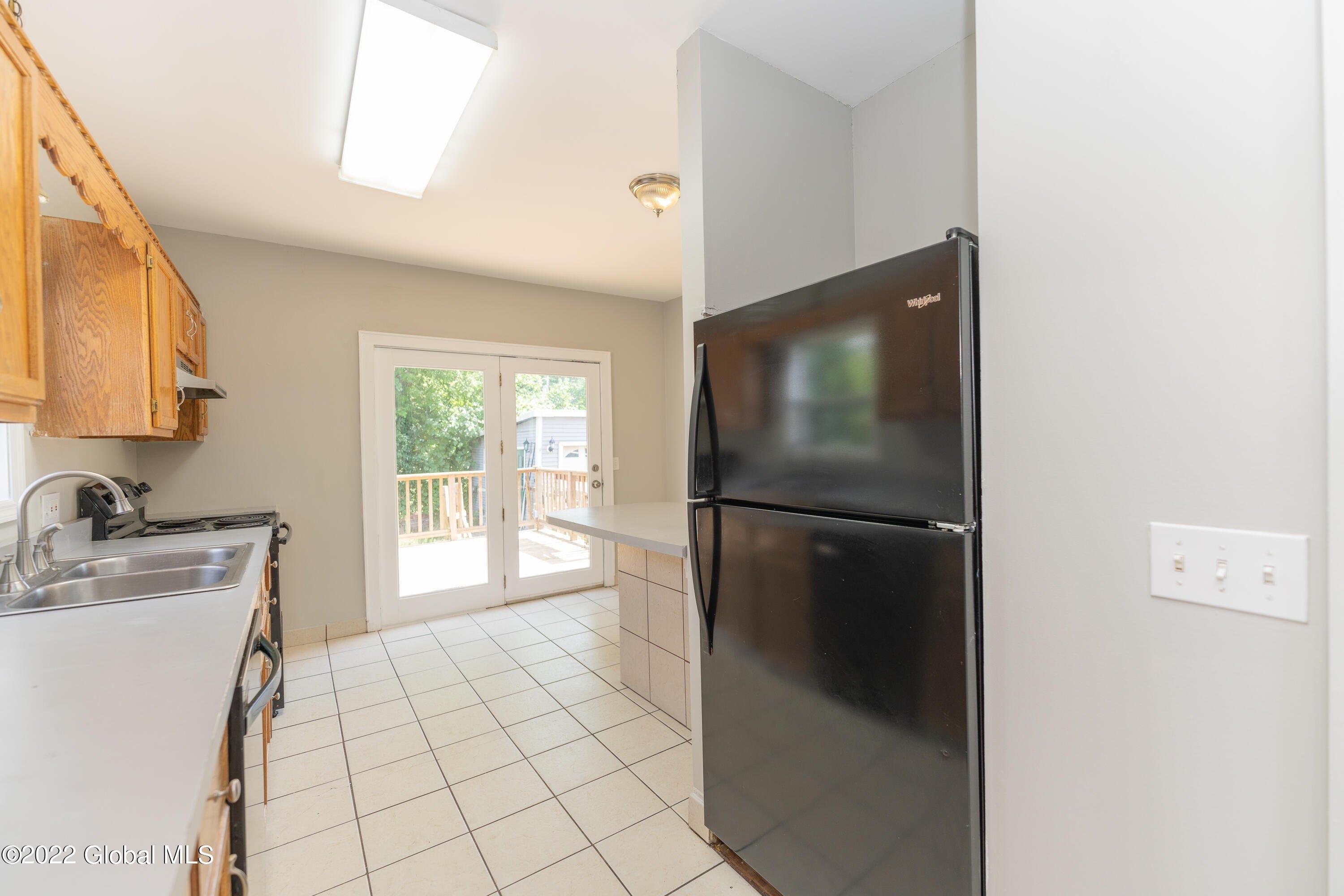 Massachusetts Ave, Rensselaer, NY 12144