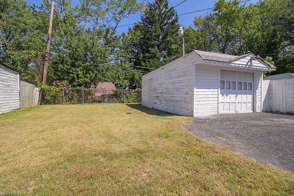 Lotus Dr, Cleveland, OH 44128