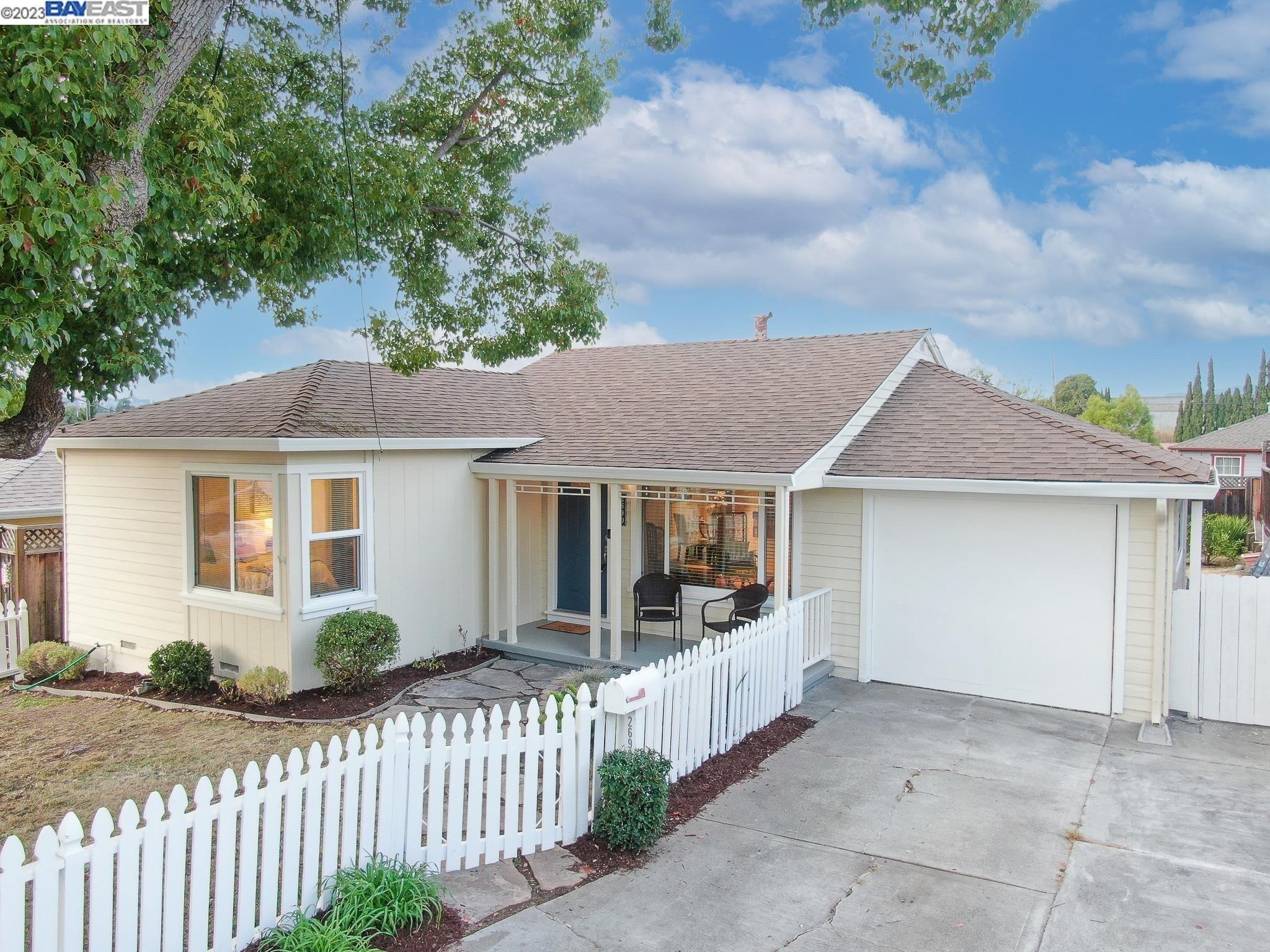 Watson St, Castro Valley, CA 94546