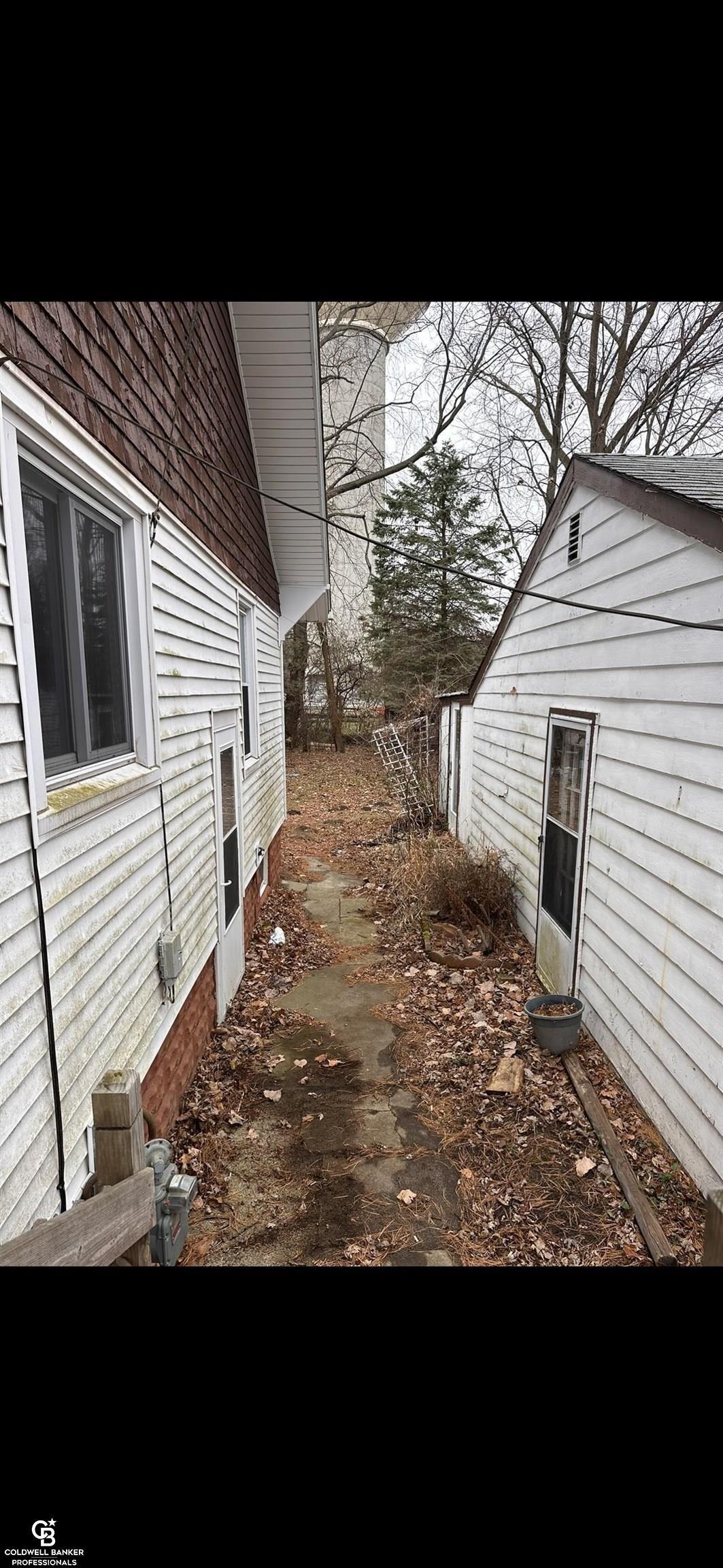 Beach Rd, Port Huron, MI 48060