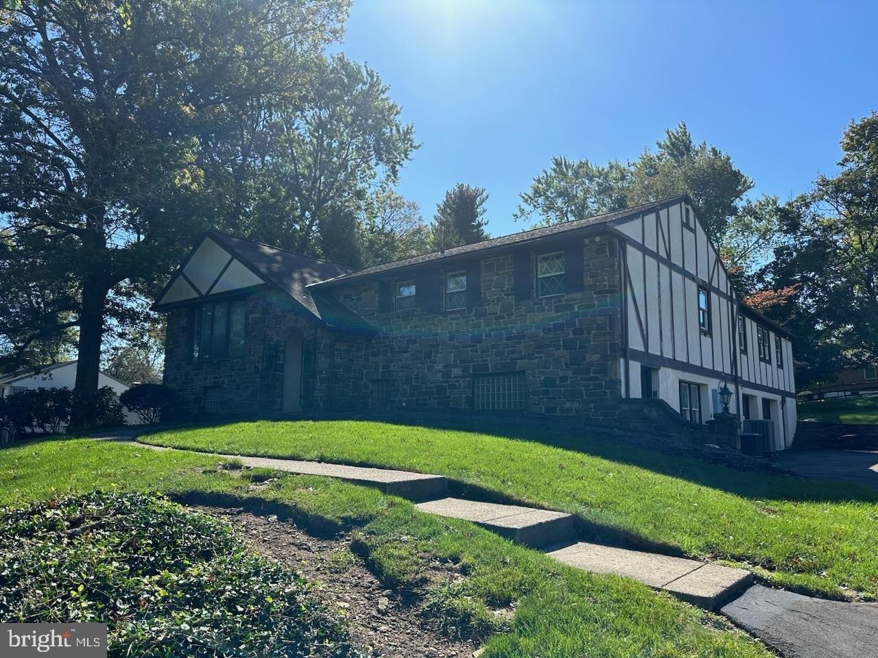 Leedom Rd, Huntingdon Valley, PA 19006