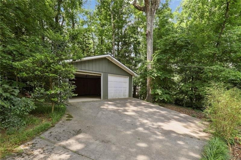 Riverside Pkwy, Sandy Springs, GA 30328