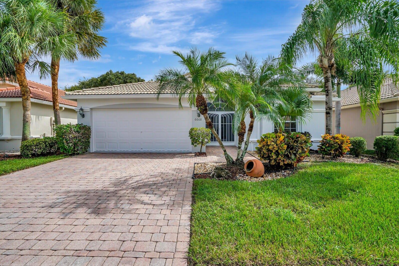 Rienzo St, Lake Worth, FL 33467