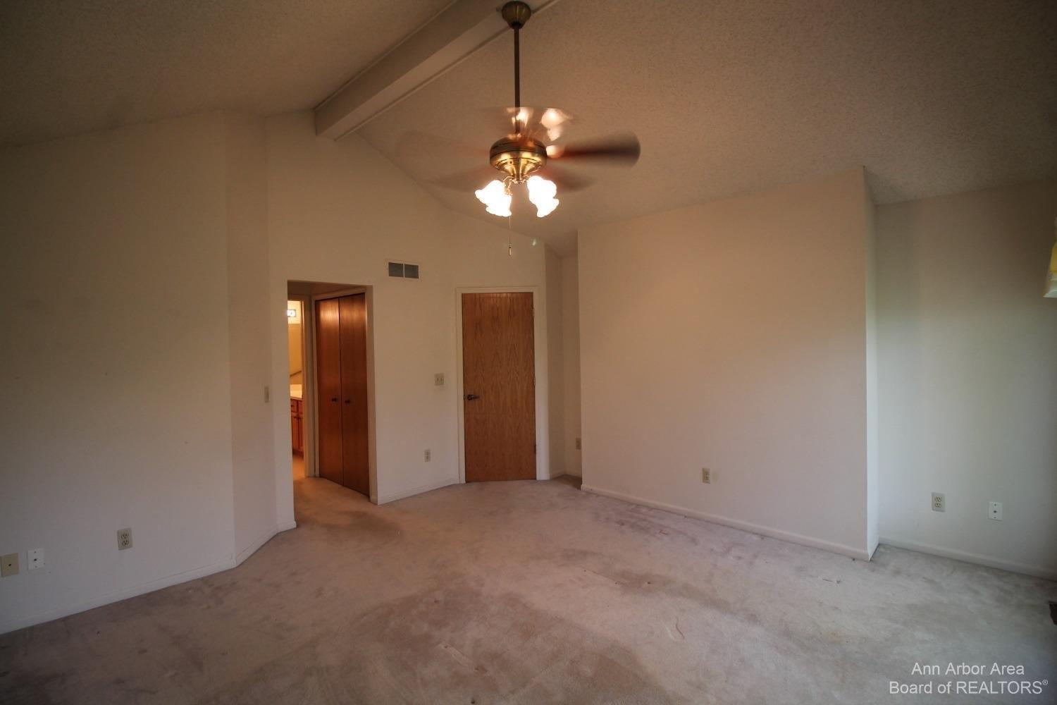 Winter Garden Ct, Ann Arbor, MI 48105