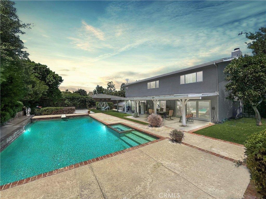 Dorado Dr, Encino, CA 91436