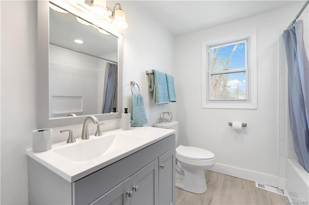Flamingo Dr, Newburgh, NY 12550