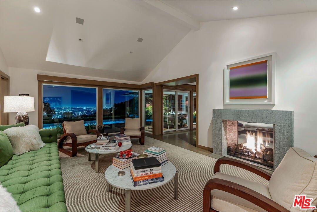 Pinto Pl, Los Angeles, CA 90069