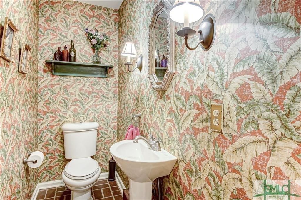 W Jones St, Savannah, GA 31401