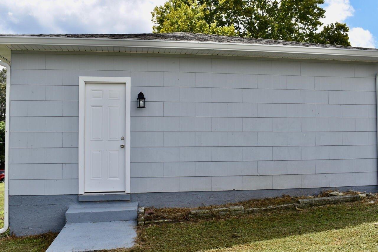 Moore Dr, Rossville, GA 30741